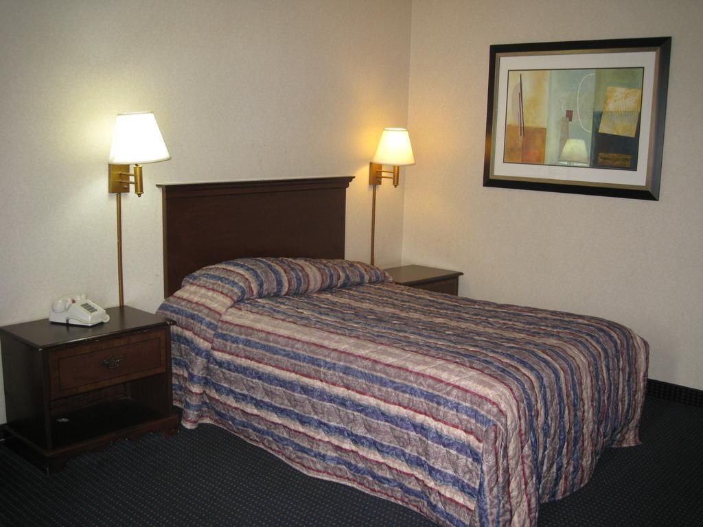 Budget Inn Temple Hills Exterior foto
